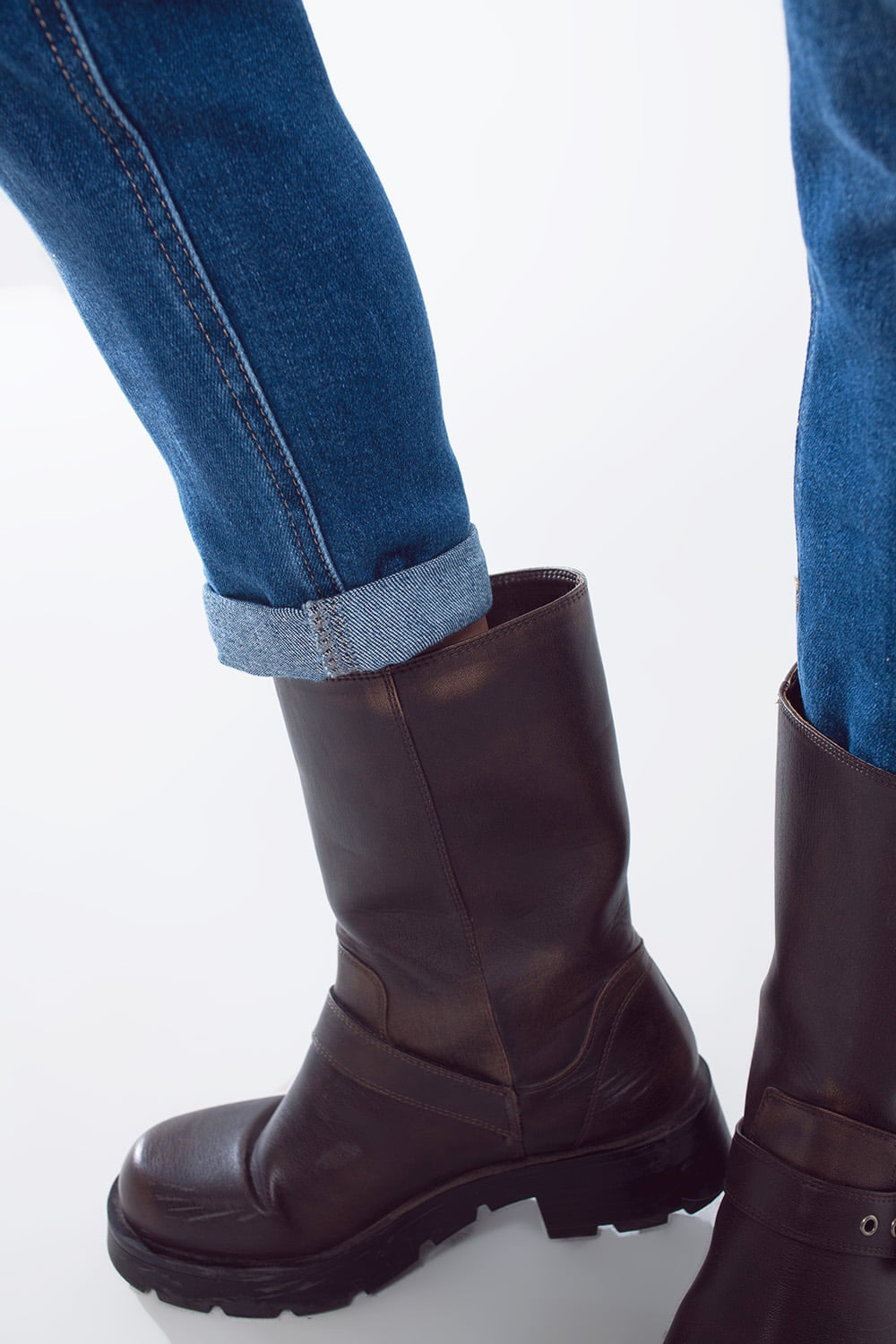 Calça de ganga Básica Reta com Bolsos Laterais e Lavagem Média