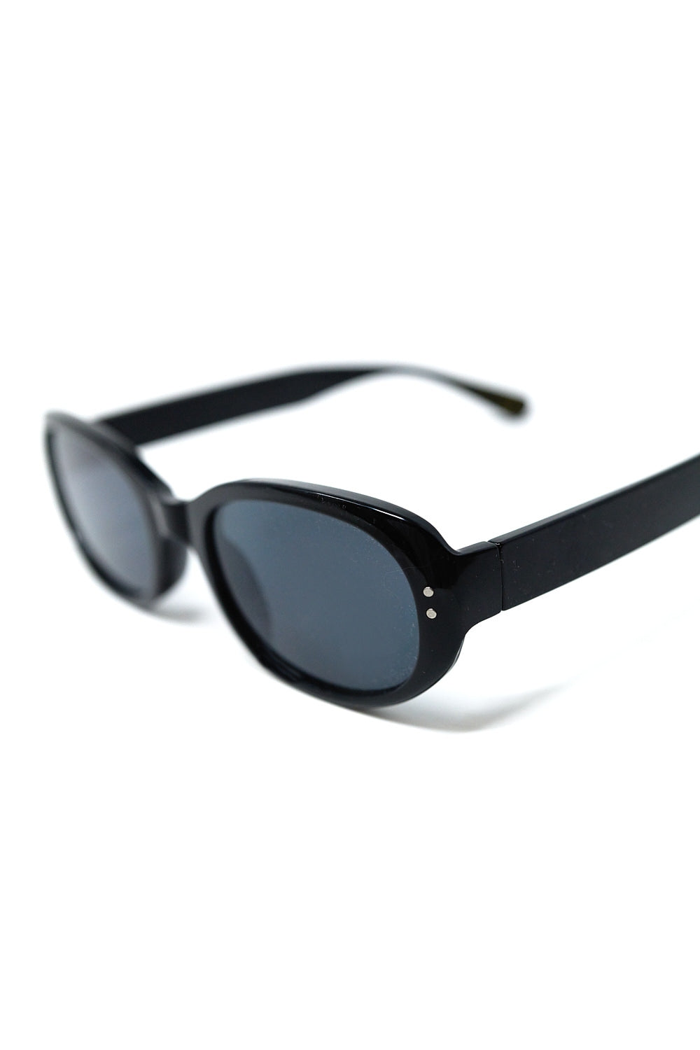 Óculos de sol ovais grandes em acrílico preto