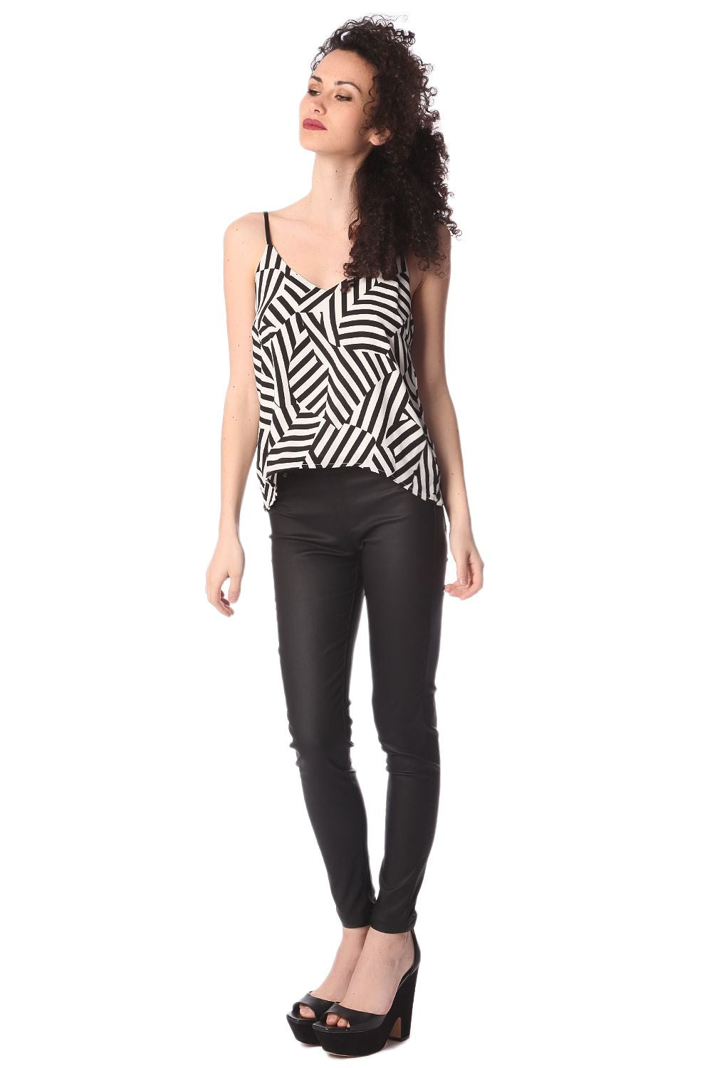 Top cami preto com estampado geométrico