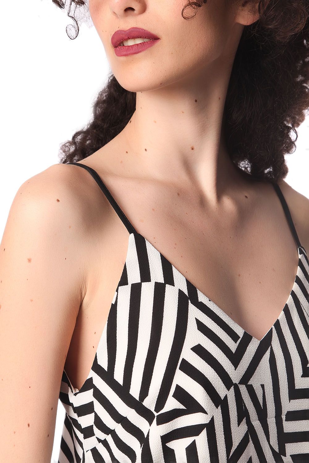 Top cami preto com estampado geométrico
