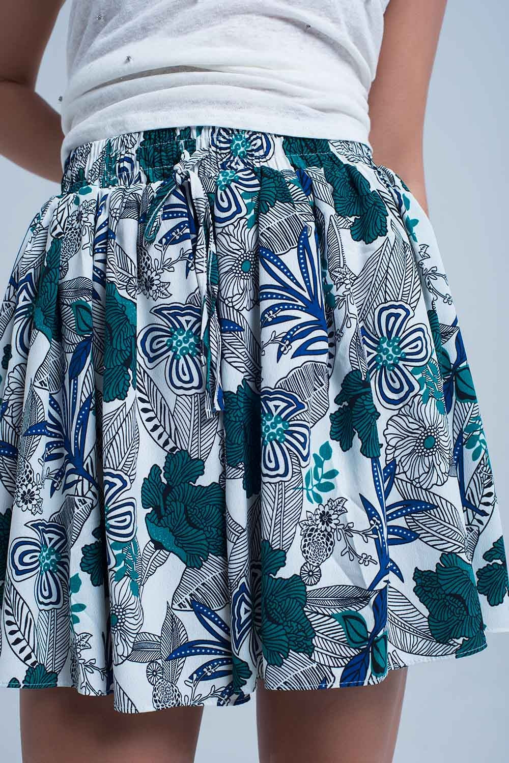 Mini saia azul com estampado floral