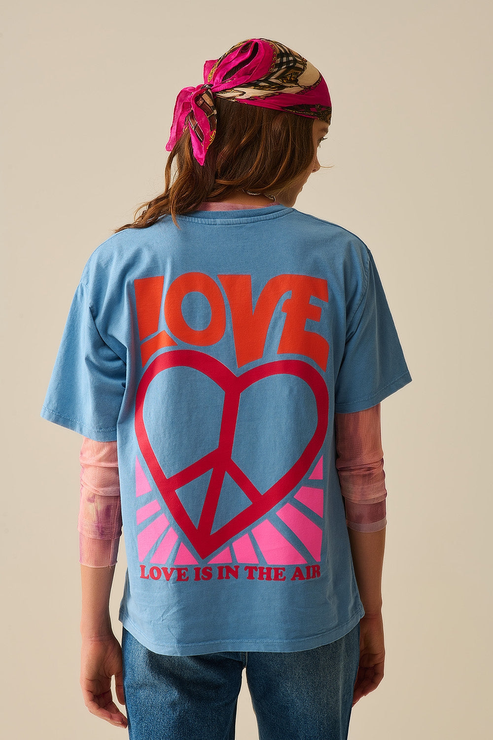 T-shirt azul fabricada em Itália com o logótipo Love is Air e Heart with Peace