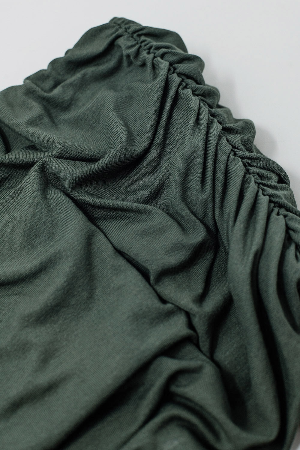 Top justo ombro a ombro verde caqui