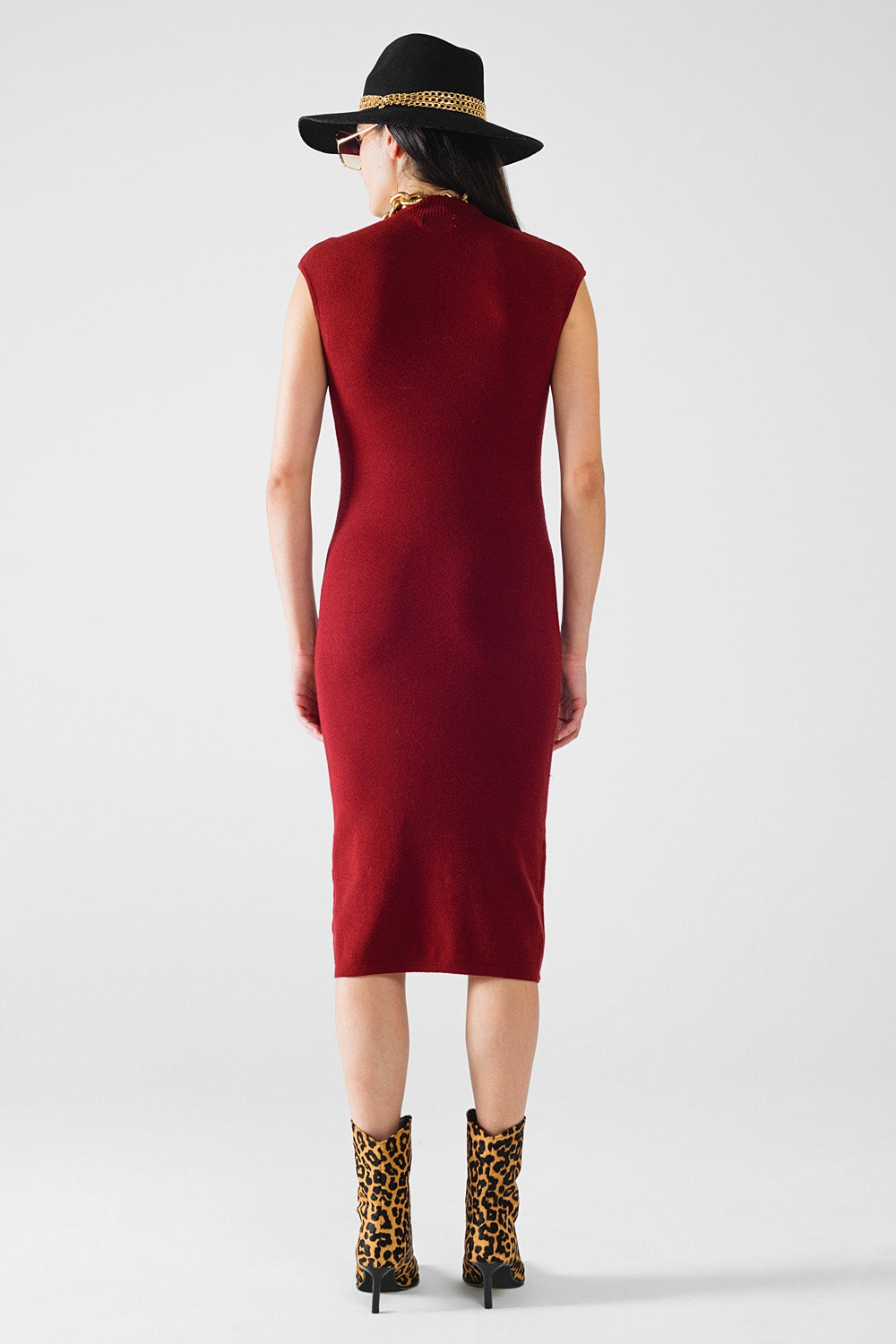 vestido midi sem mangas justo cor vinho