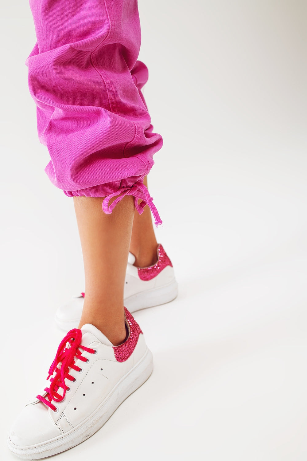 Calça Cargo com Borlas na Cor Fúcsia