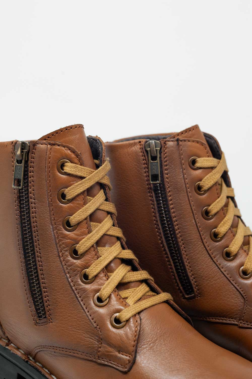 dikke militaire laarzen in bruin