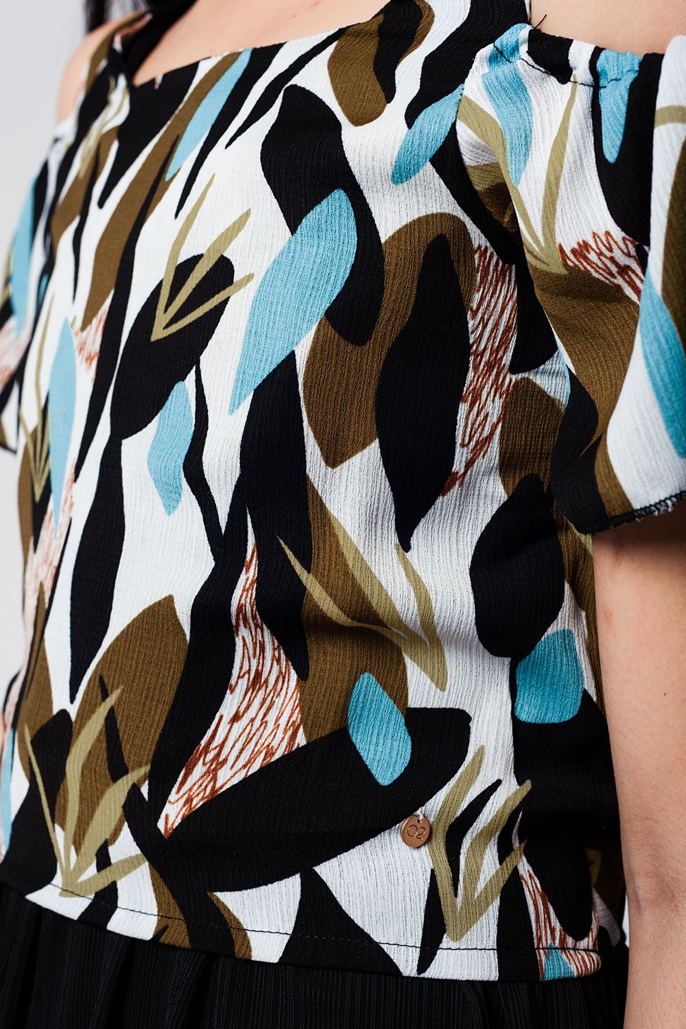 Top curto com estampado de folhas verdes