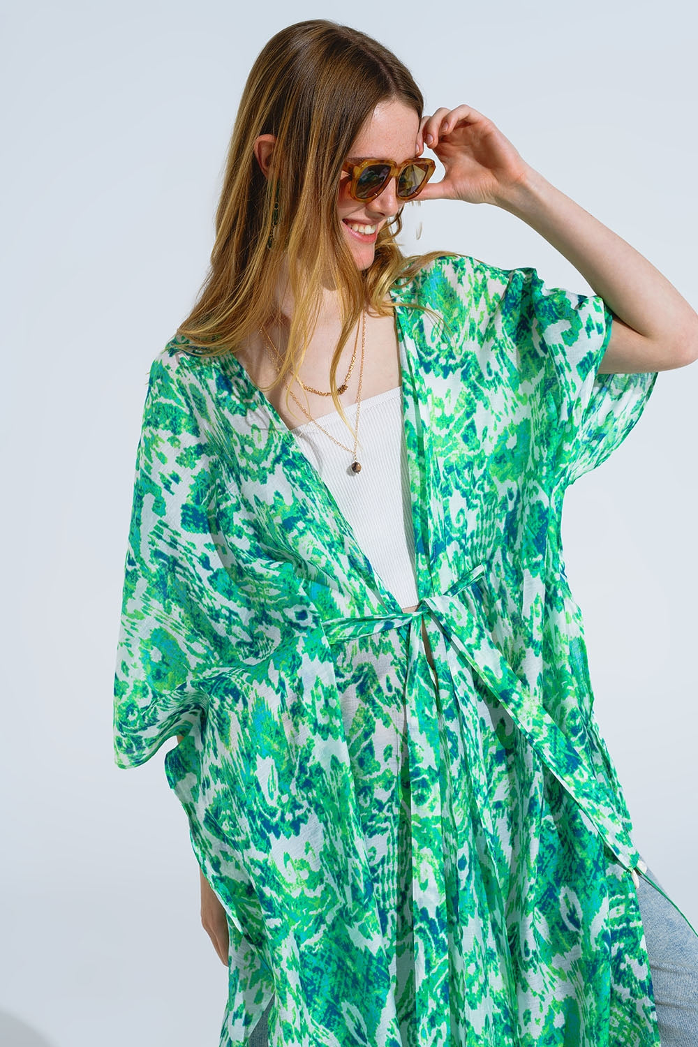 Kimono comprido verde com fecho de cordão e estampado tribal