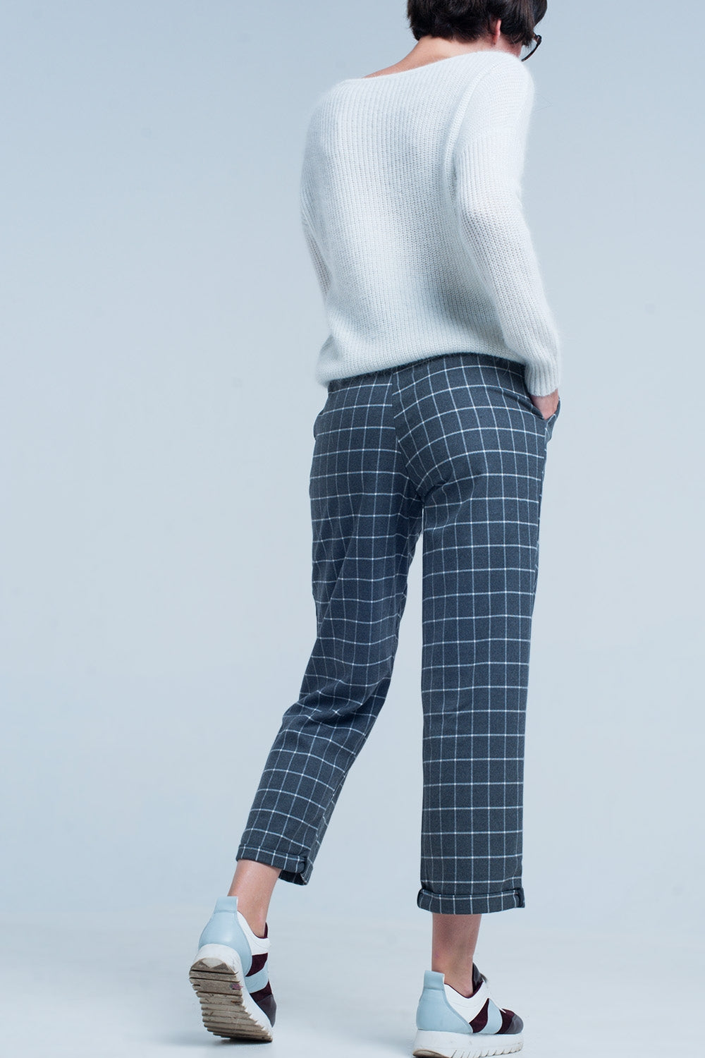 Grijze broek met witte ruitprint