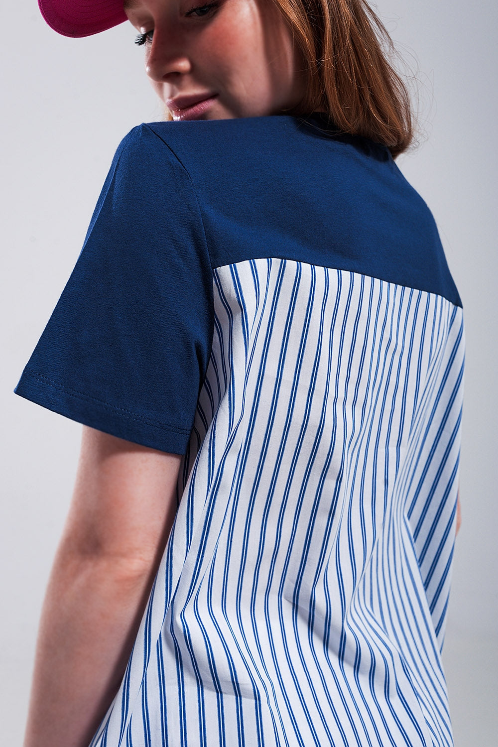T-shirt meio a meio azul