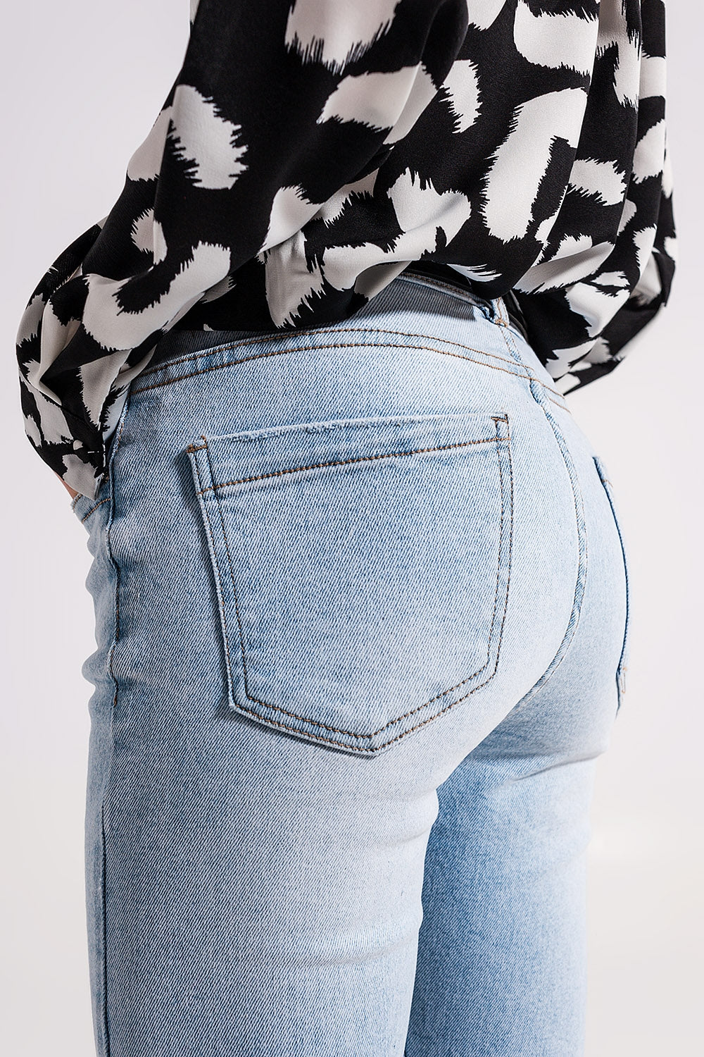 High waist jeans with slit hem in vintage wash