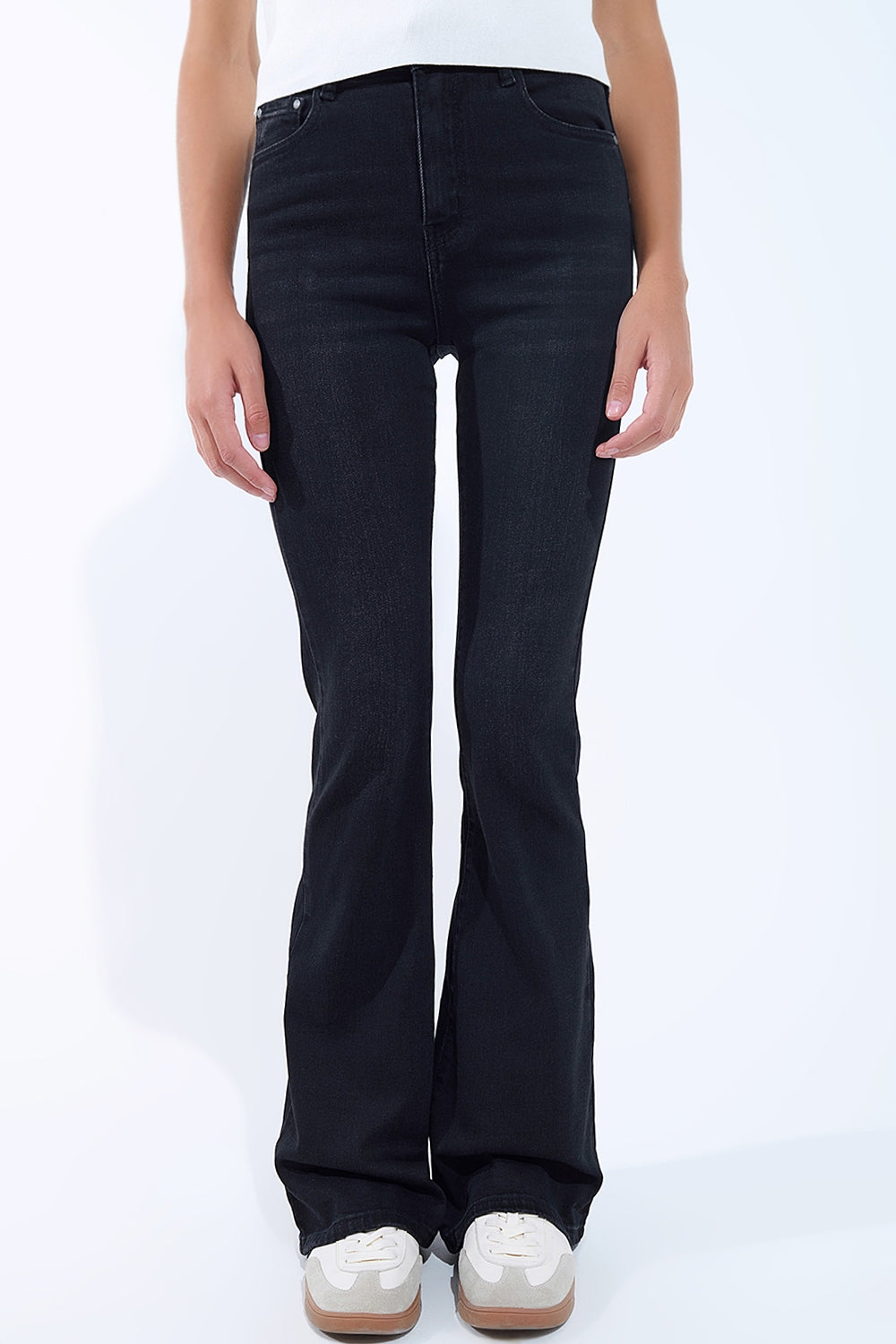 Q2 High waisted flare jeans in black