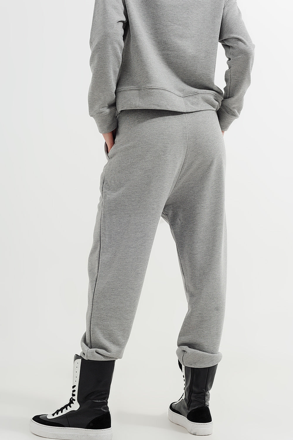 Calça jogger cinza claro mesclado