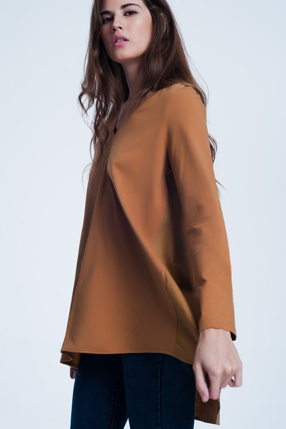 Long brown t-shirt with long sleeves