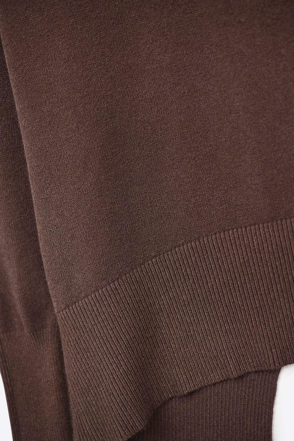 Losse bruine trui met open rugdetail