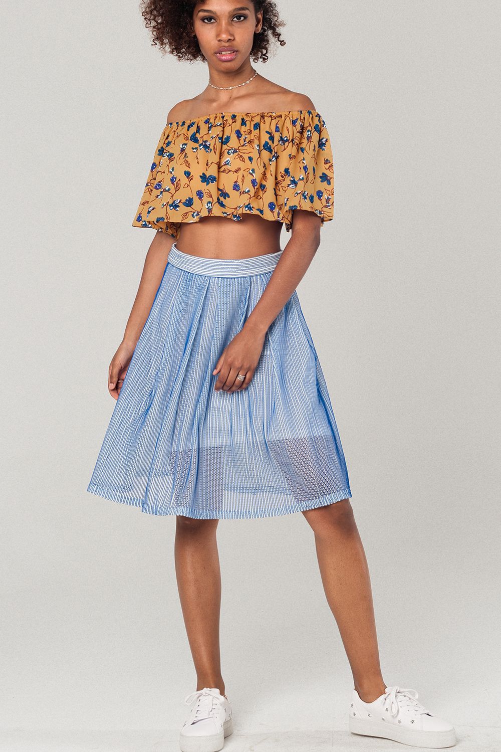 Top curto floral ombro a ombro mostarda