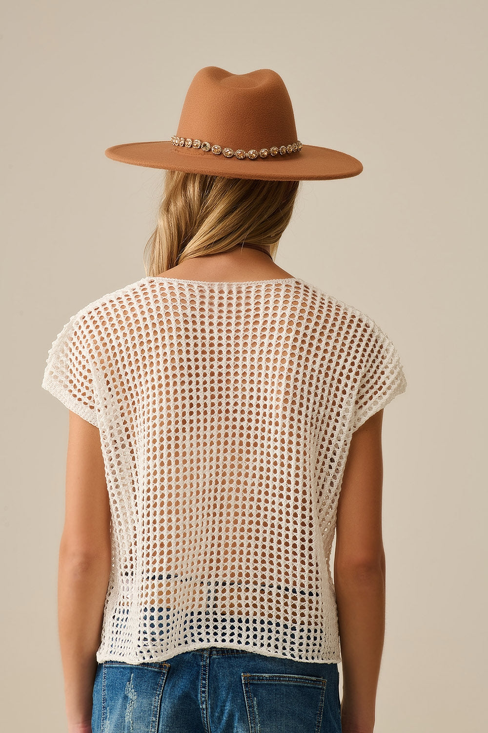 Open gebreide gehaakte top met verlaagde mouwen in het wit