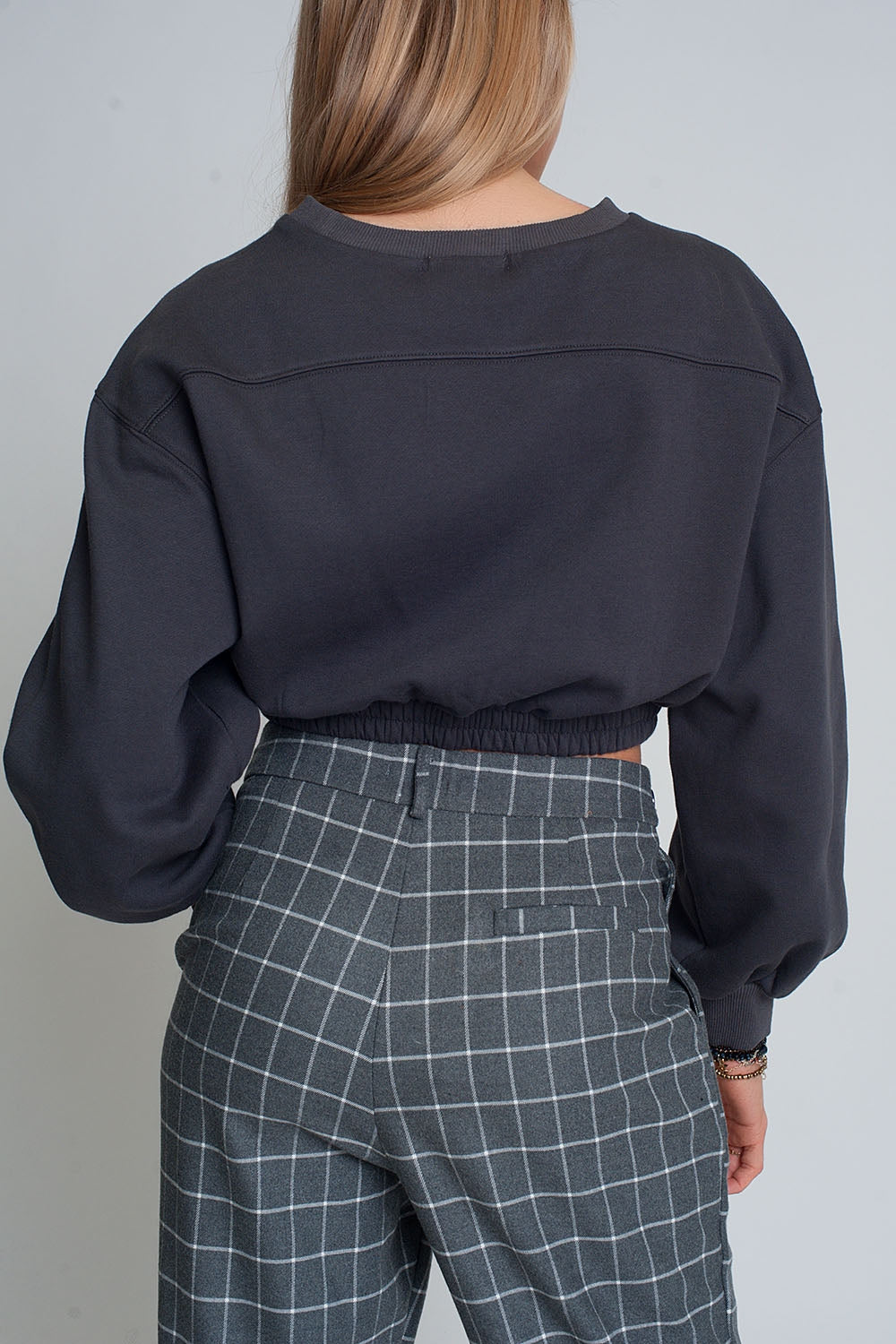 Sweatshirt cropped oversized cinza escuro