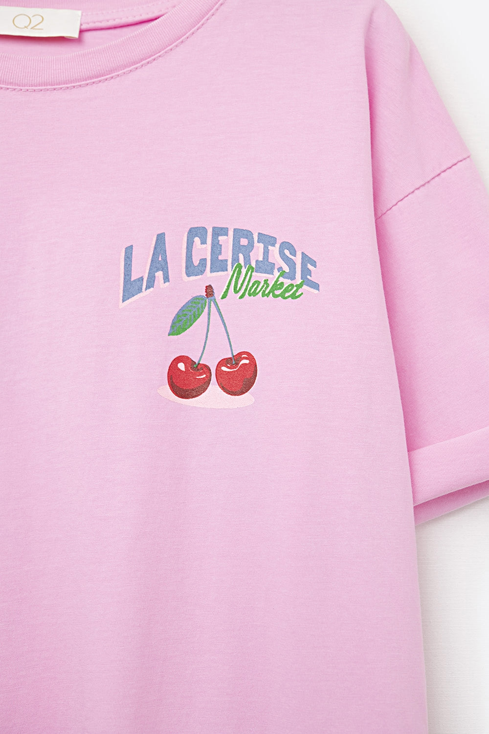 Pink T-shirt with La Cerise Market Saint-Tropez graphic