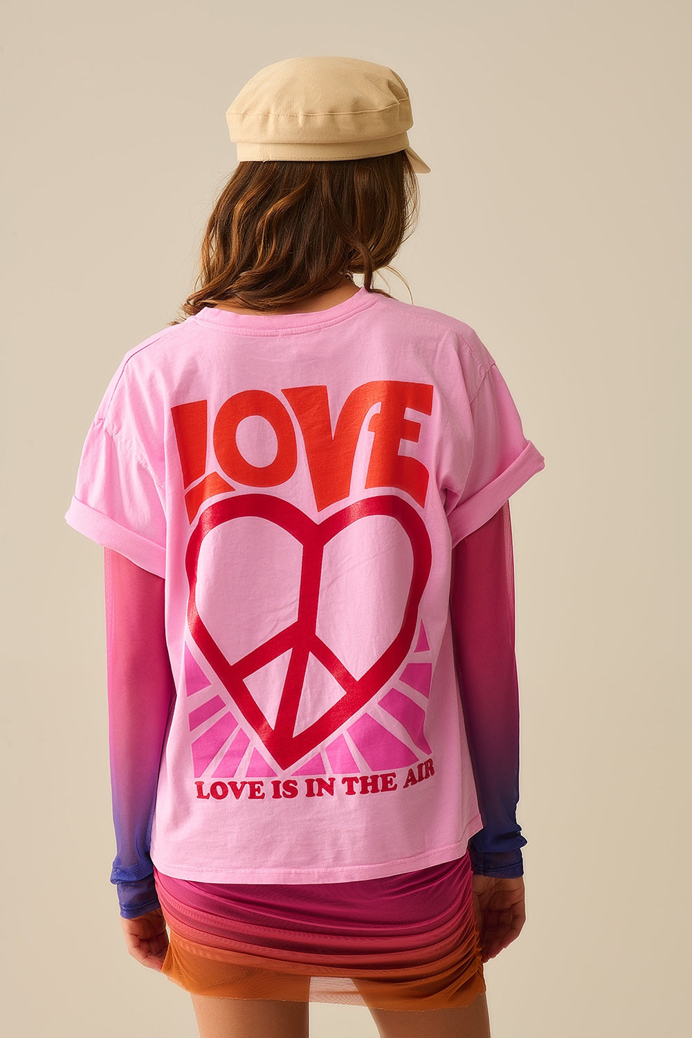 T-shirt rosa com o logótipo Love is Air e Heart with Peace
