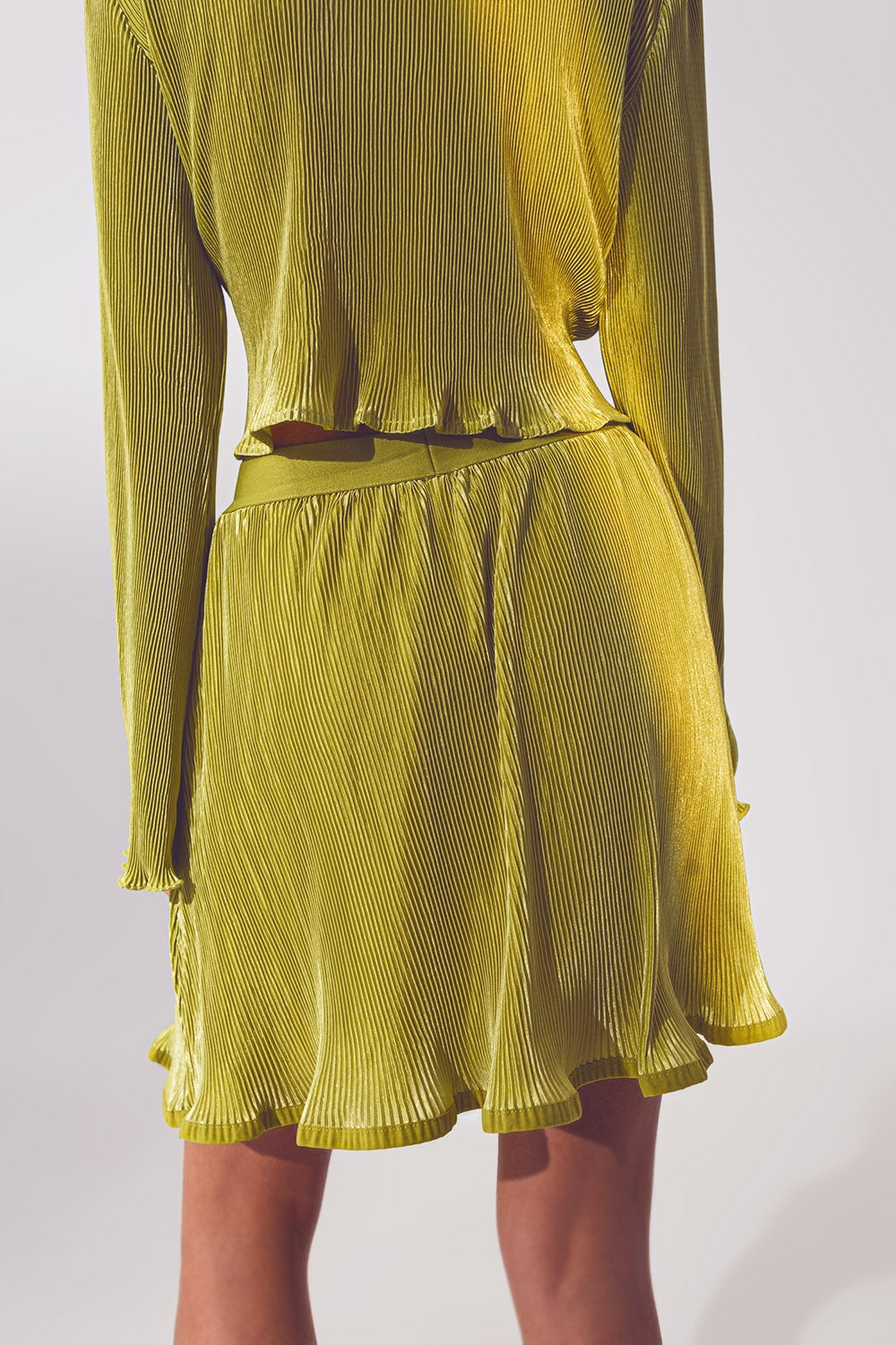 Saia curta plissada em verde