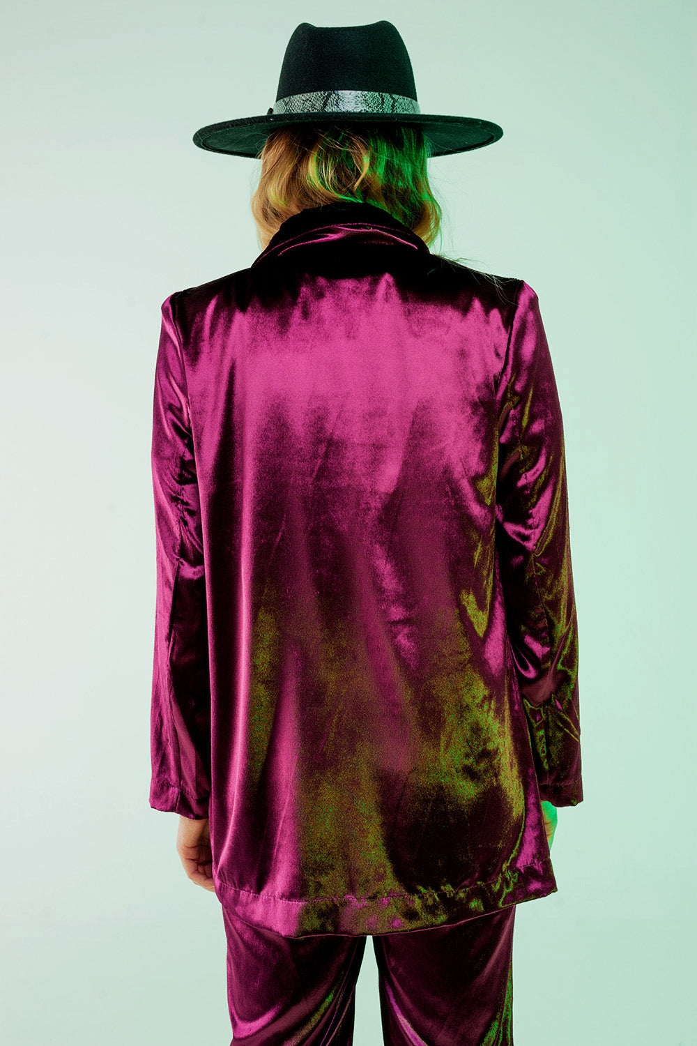 Blazer oversized em veludo roxo