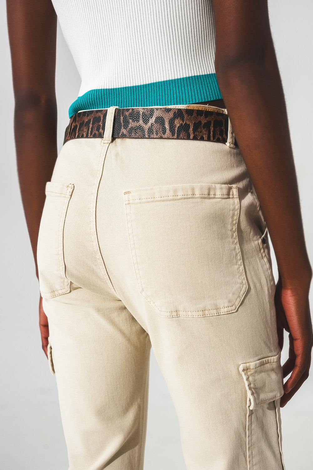 Relaxed cargo pants in beige