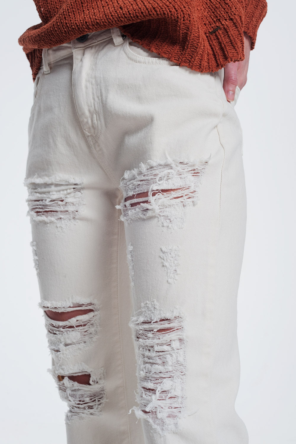 ripped boyfriend jeans in beige