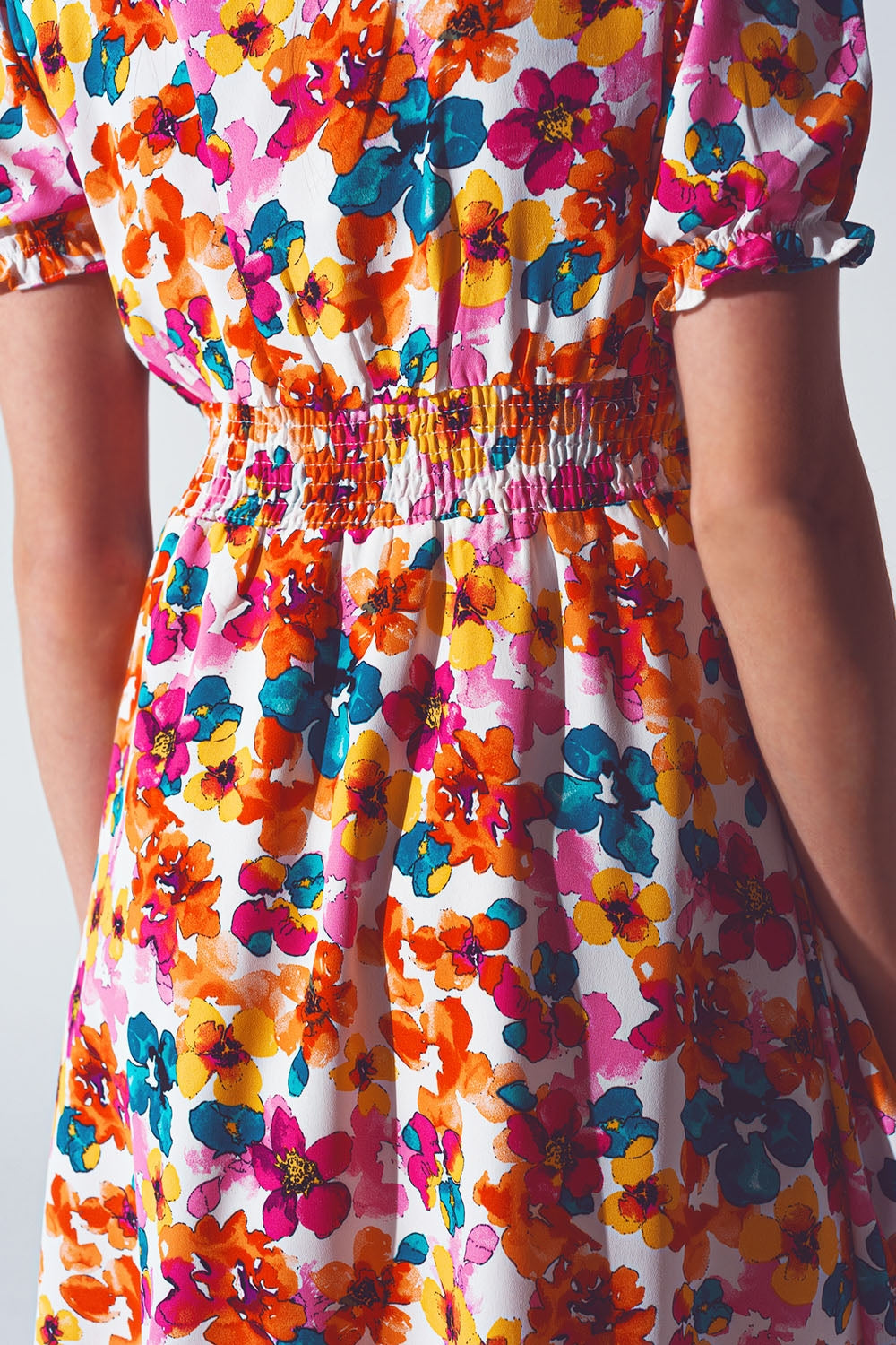 Short dress with cinched waist in multicolor floral print