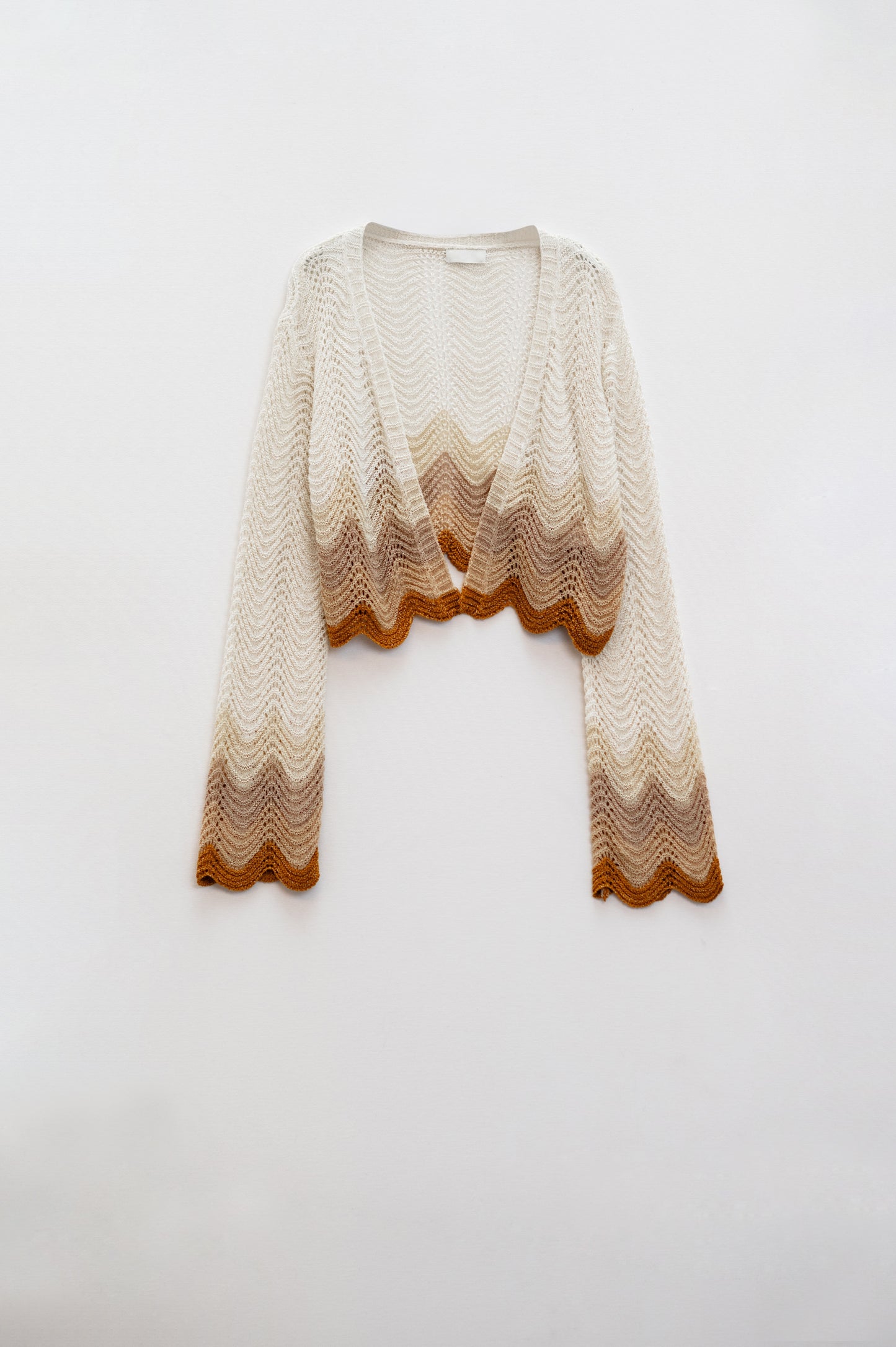 Short knitted cardigan with angel sleeves and wave multicolor detail in beige