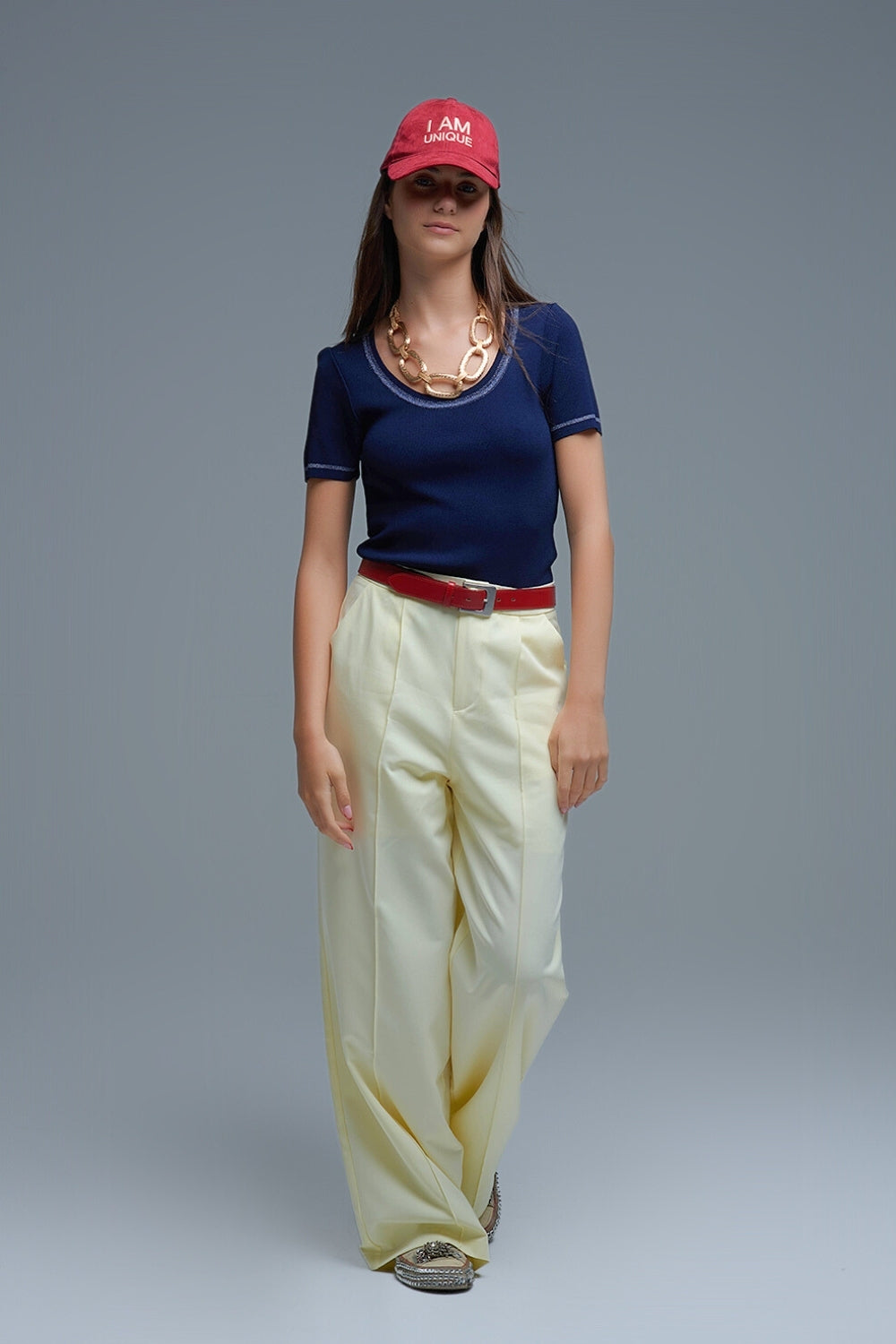 Camisola de manga curta azul-marinho com costura prateada na gola redonda