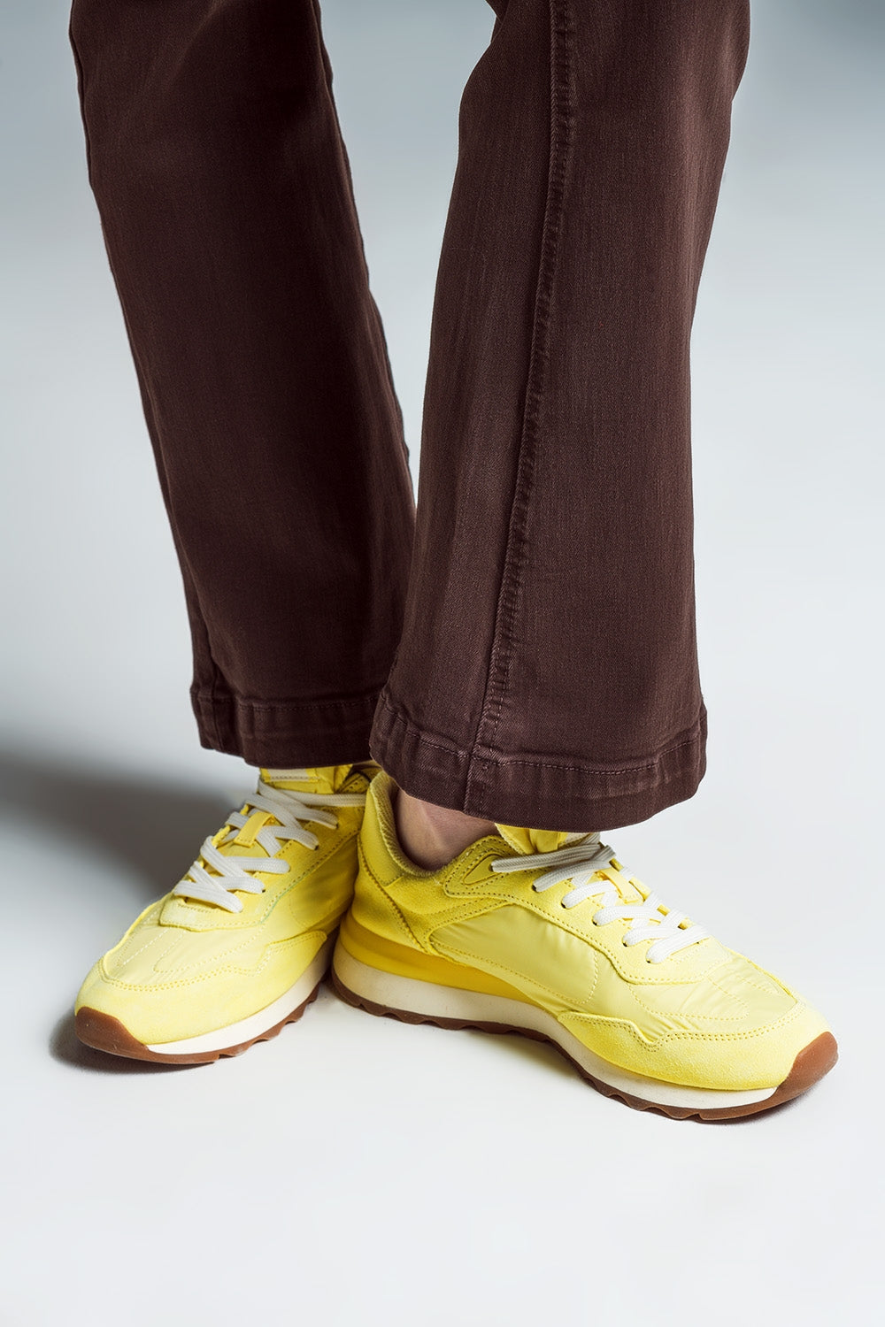 Calça de ganga Skinny Flare com Detalhe de Botão Duplo Castanho