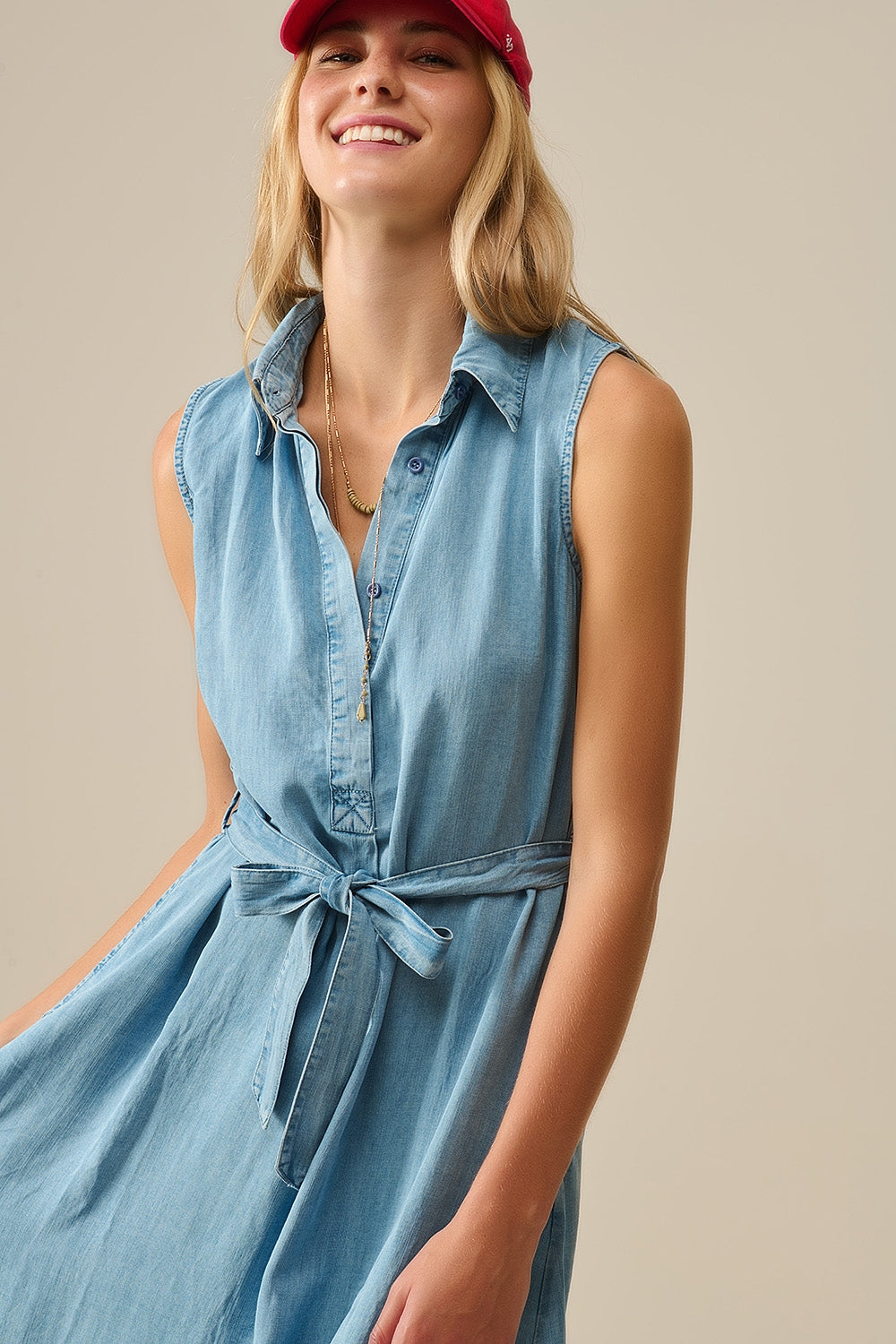 Vestido-camisa sem mangas em tecido tencel azul