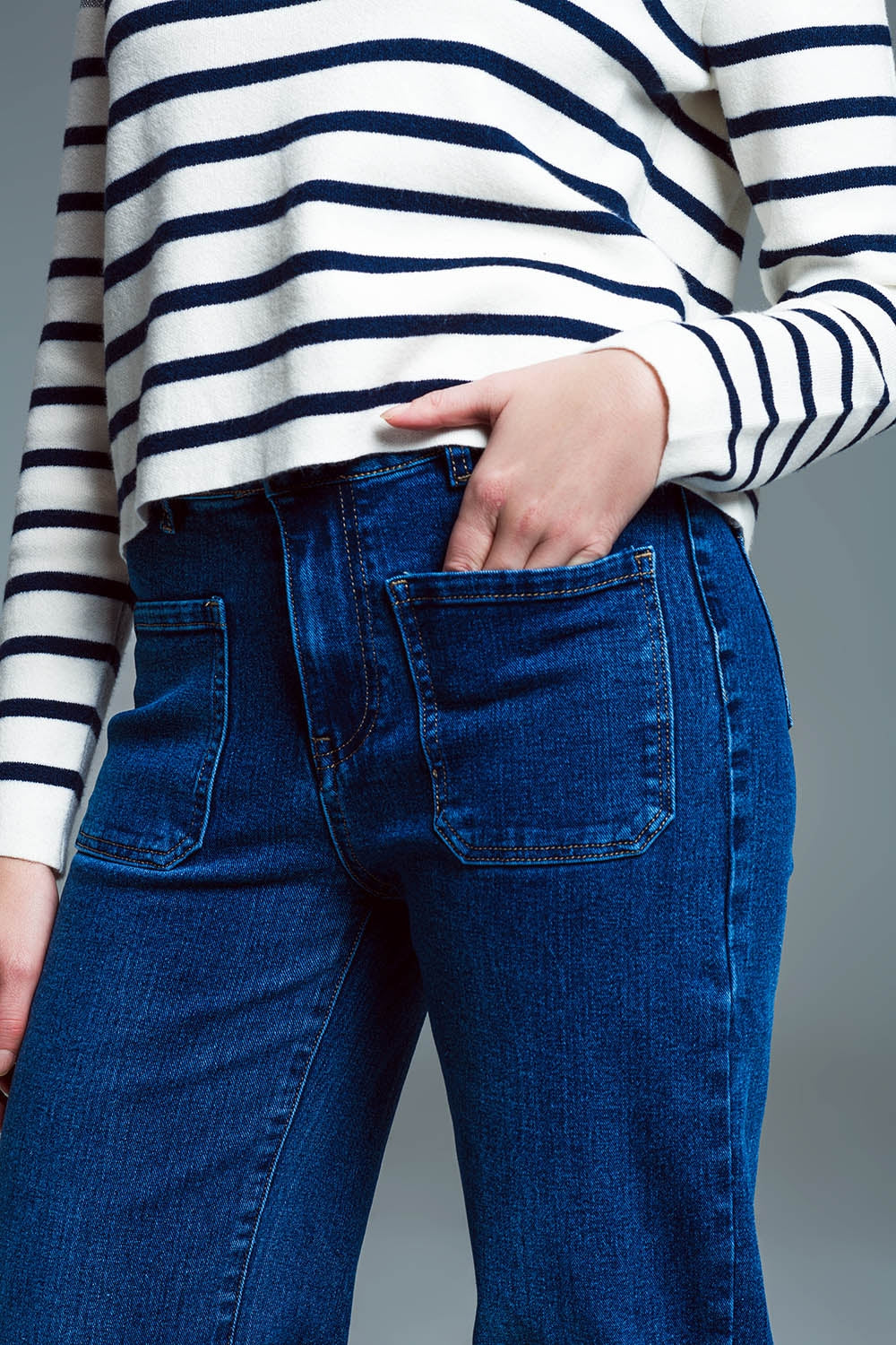 Calça de ganga reta com Bolsos Frontais em Estilo Marinho e Lavagem Média