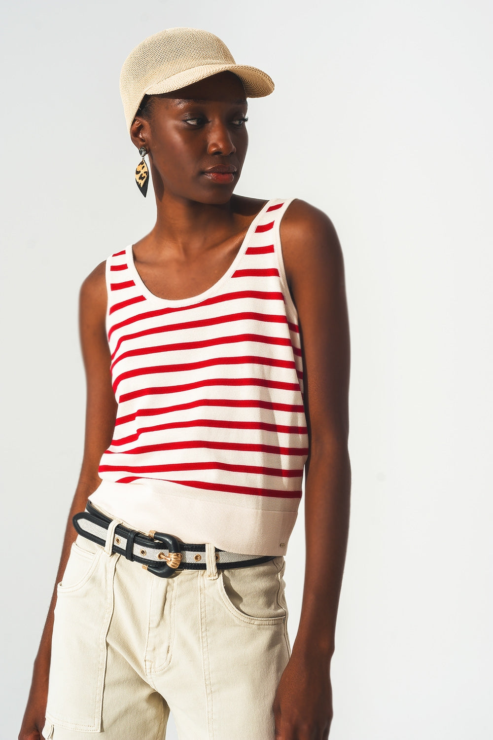 Top cropped às riscas em vermelho e branco