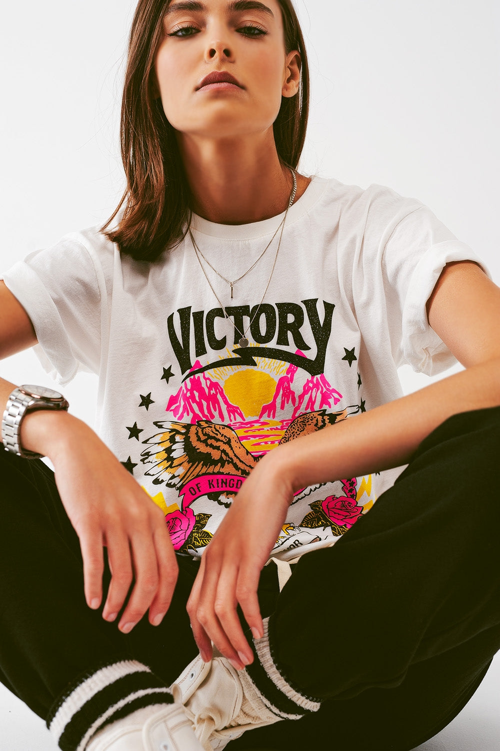 T-Shirt with Victory text in grayish White