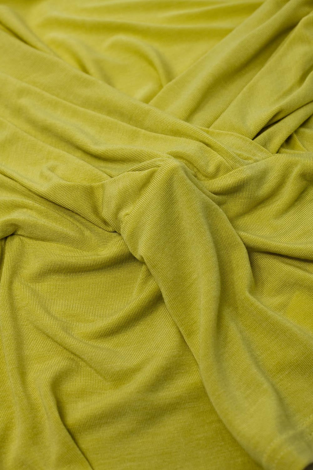 Top justo com decote em V cruzado e manga curta em verde-limão claro