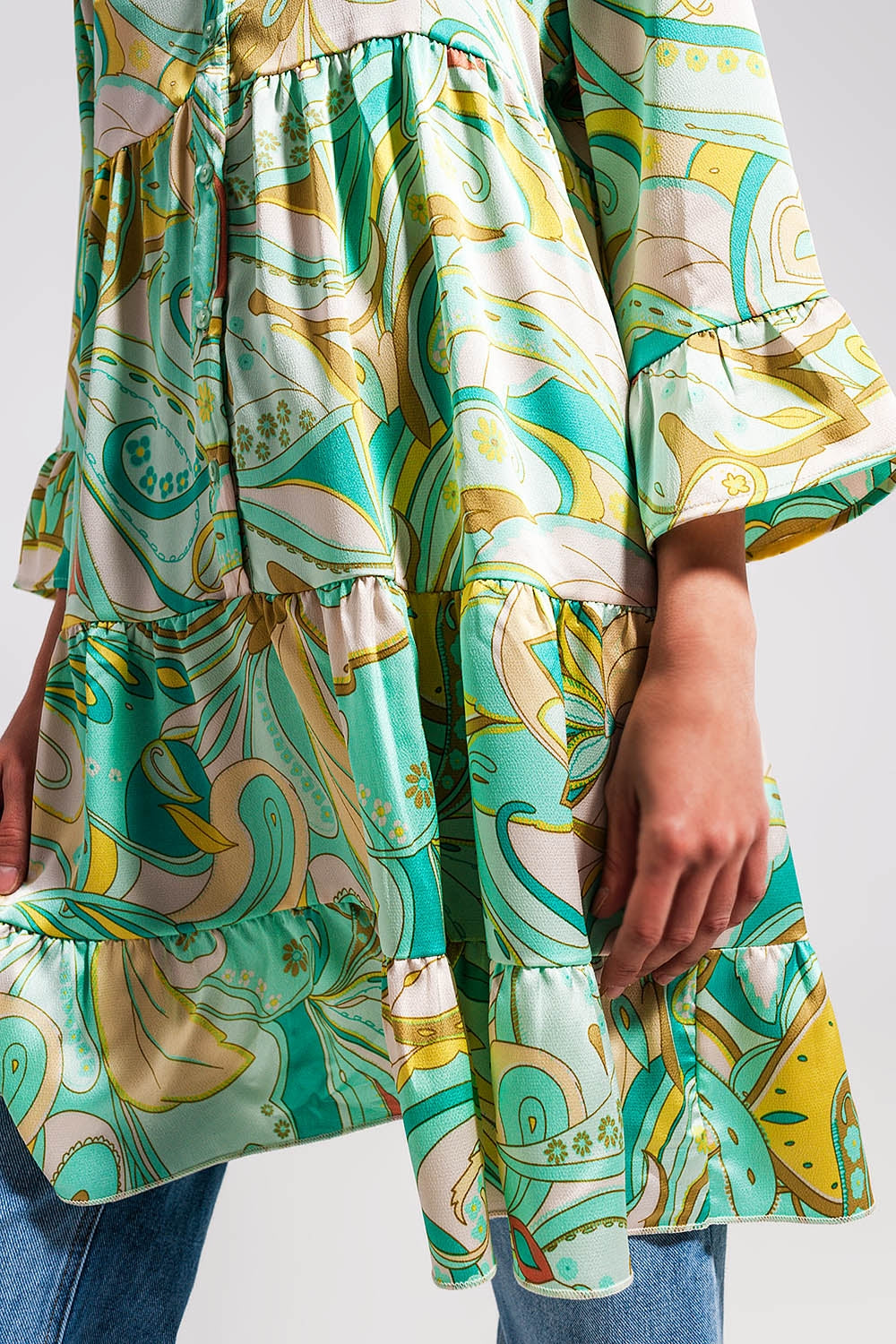 Vestido curto verde com manga 3/4