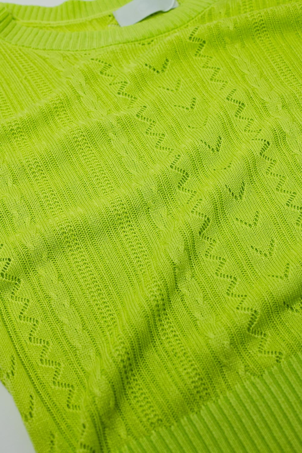 Camisola de malha verde com mangas 3/4 e detalhes em riscas em ziguezague