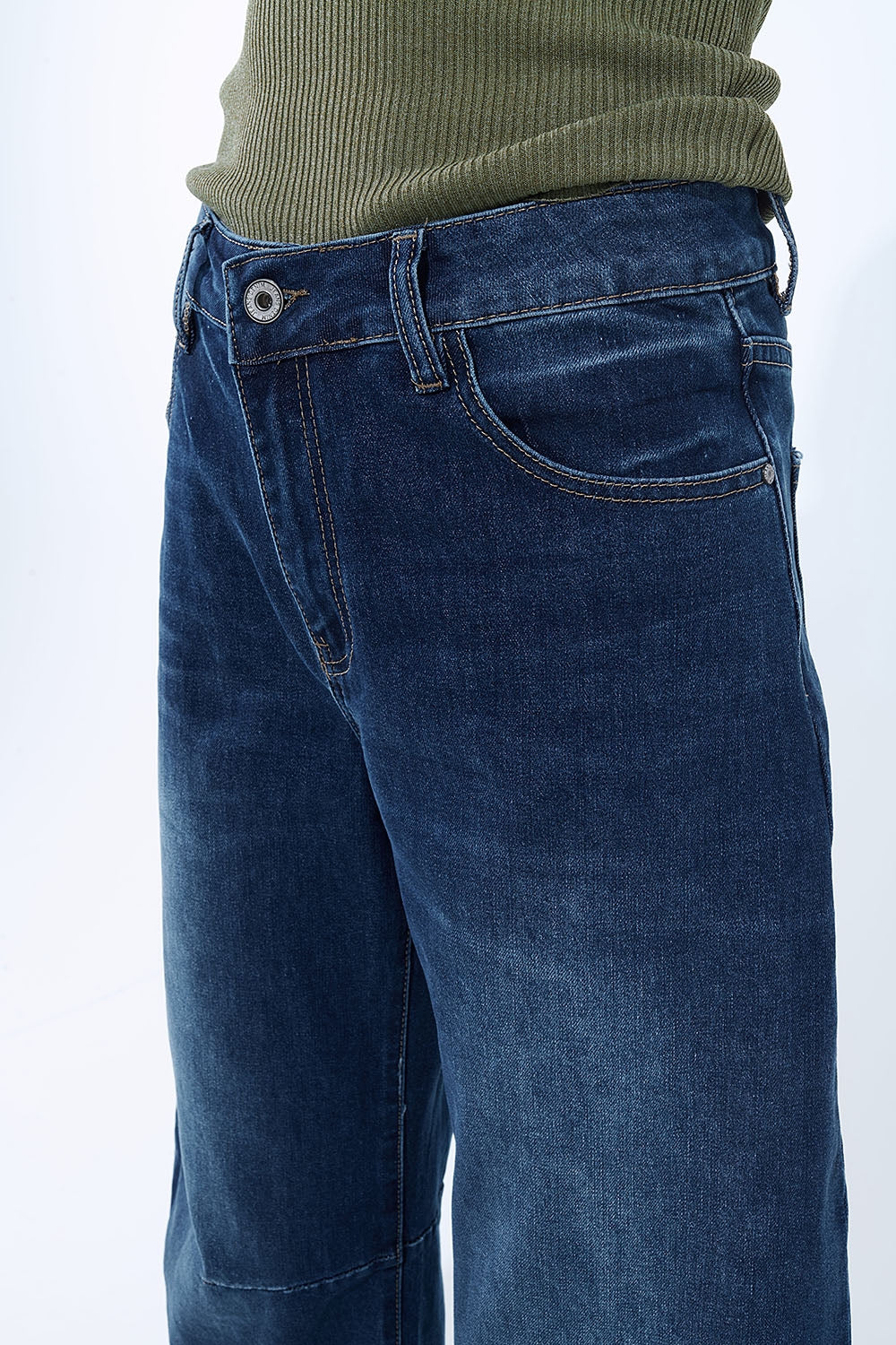 Barrel jeans with balloon-style knee seam detail