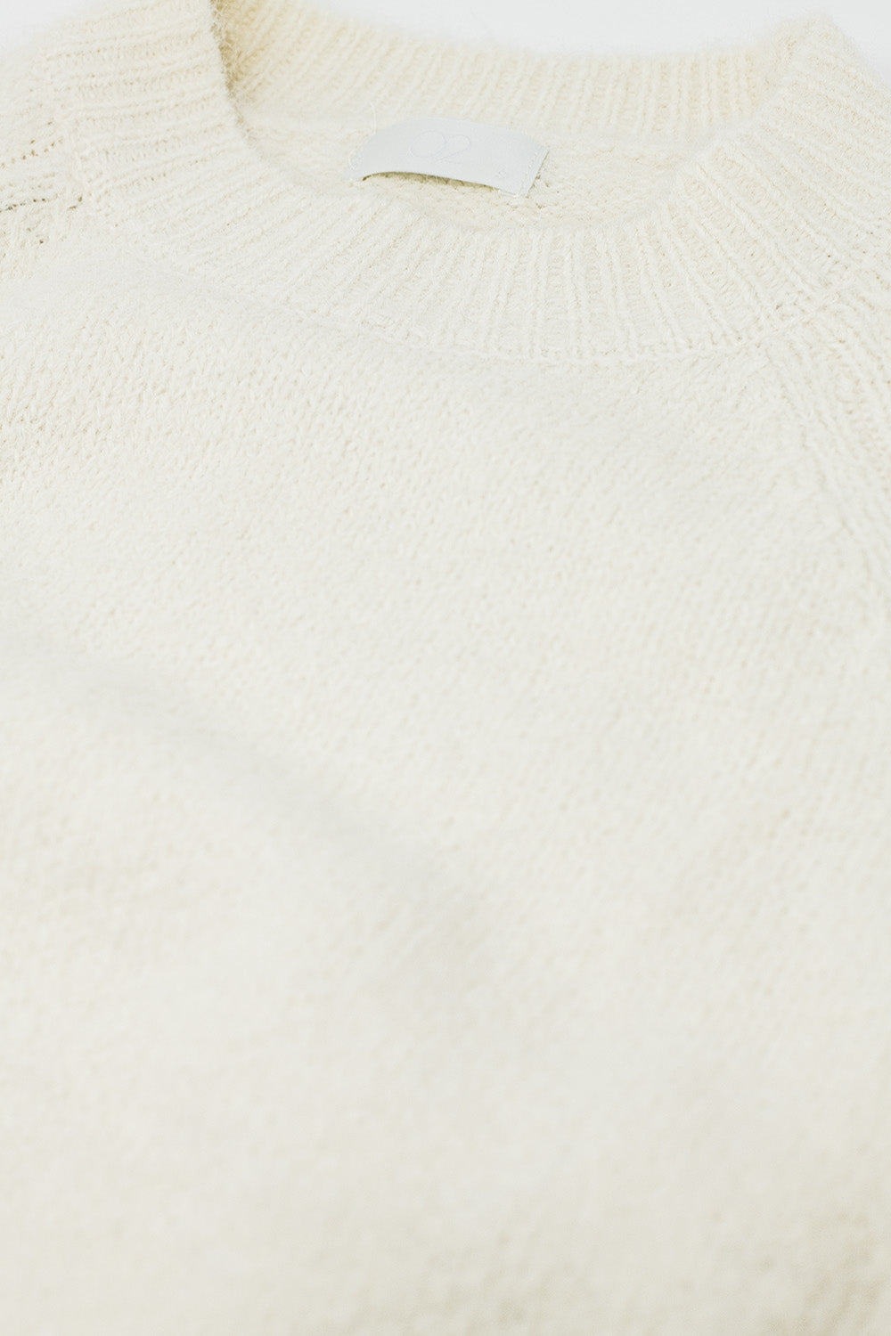 Camisola básica de malha com gola redonda na cor creme