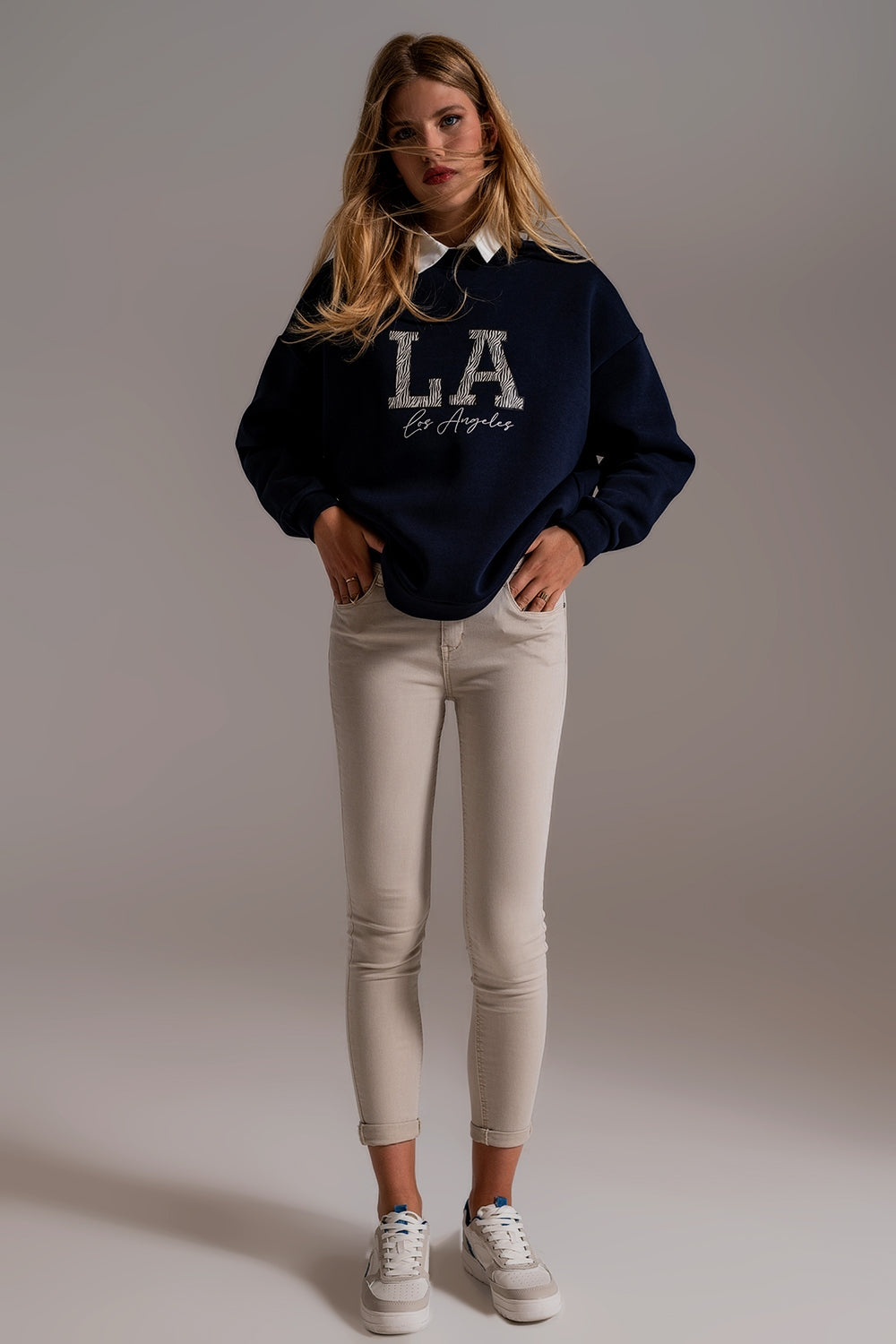 Calça de ganga bege com pregas suaves