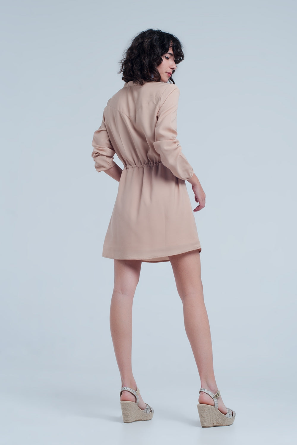 Beige mini-jurk met strikbandje