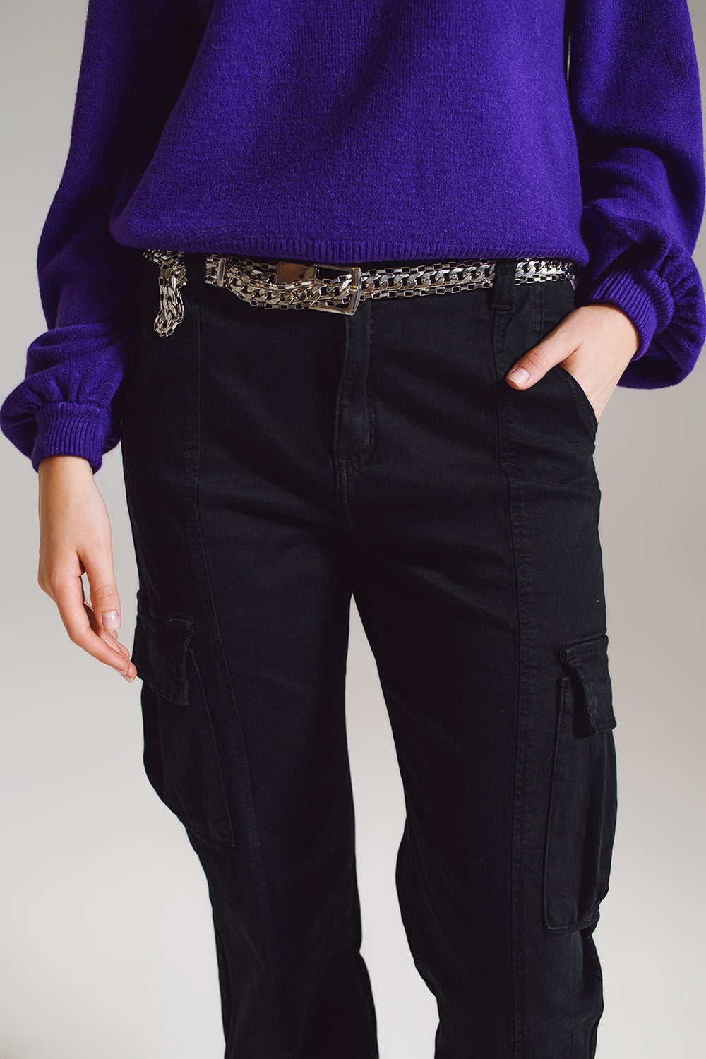 calças cargo pretas com cós e bainha elásticos