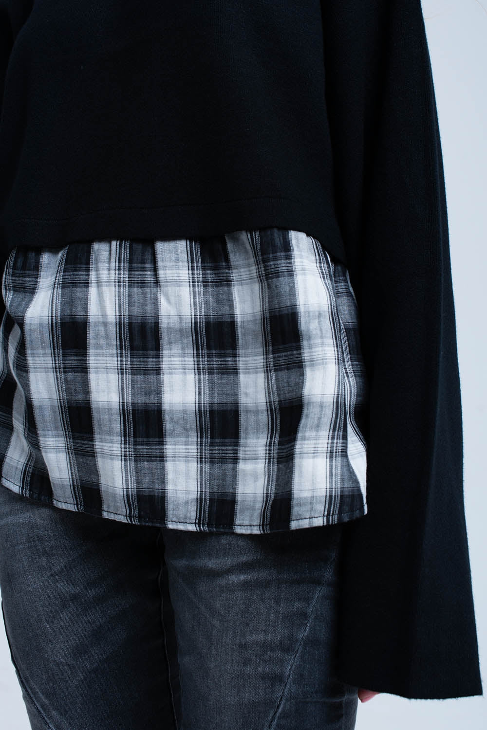 Sweatshirt preta em camadas