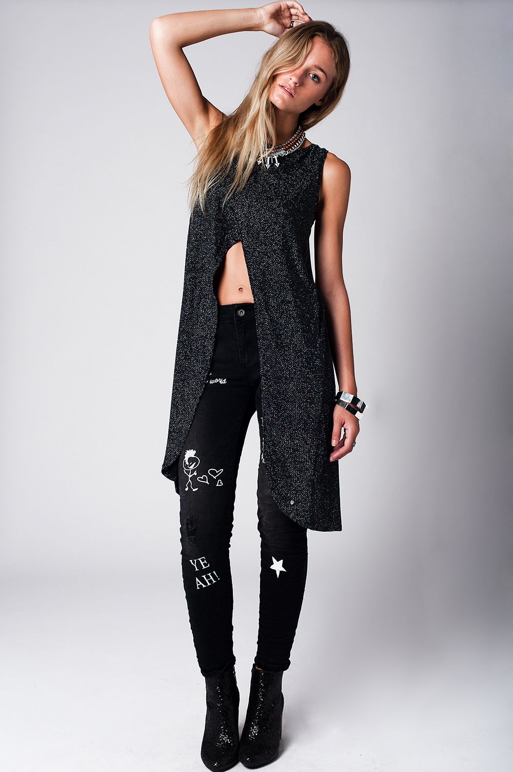 TOP PRATEADO LONGLINE EM MALHA COM DETALHE RECORTADO