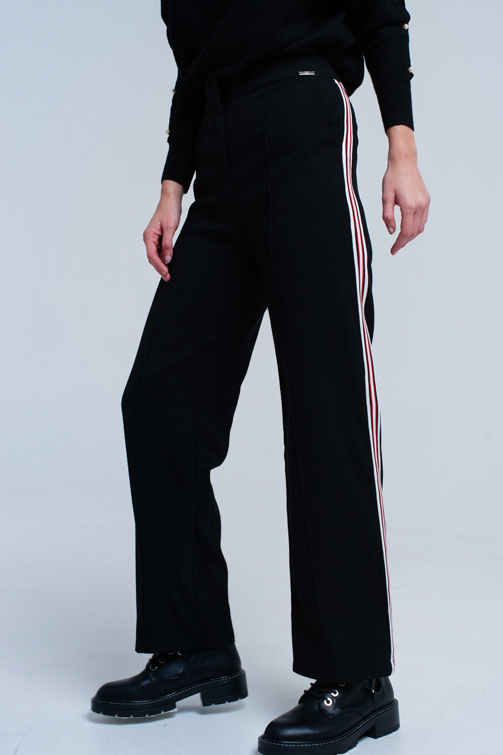 Zwarte broek met streepdetail