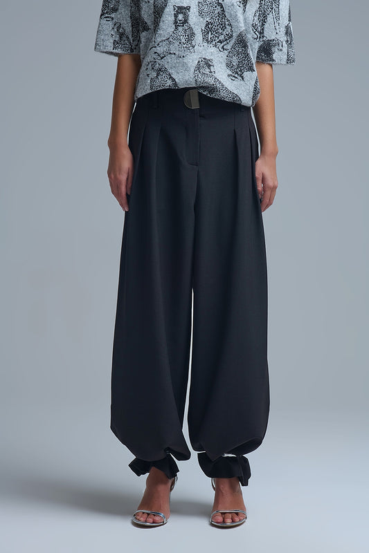 Q2 Black pleated Wide Pants with with metal buckle