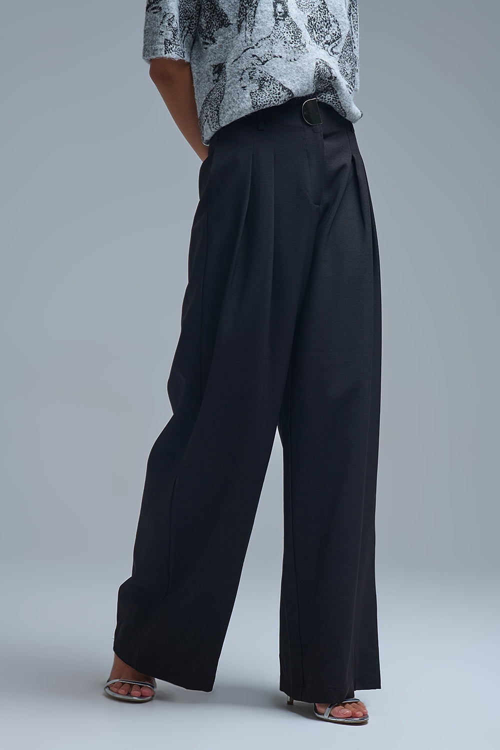 Black pleated Wide Pants with with metal buckle