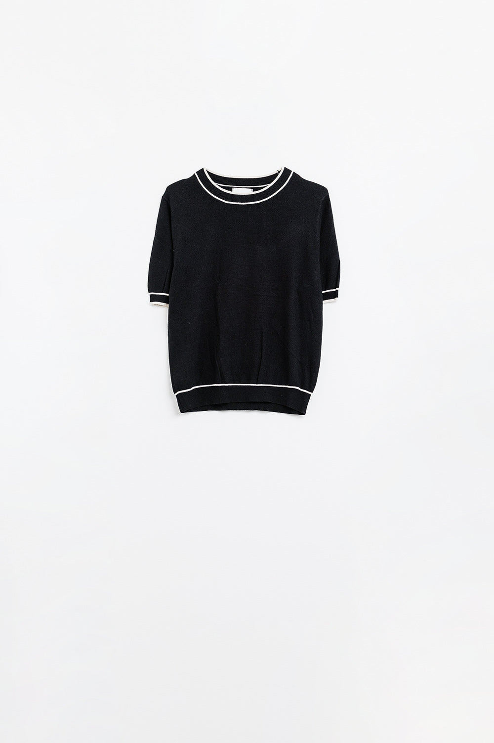 Q2 Black short sleeve sweater with white line detail